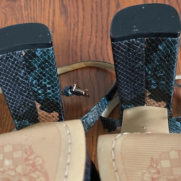 Vince Camuto Chastin Embellished Platform Dress Sandals Deep Teal Snake PLatform - Picture 13 of 16